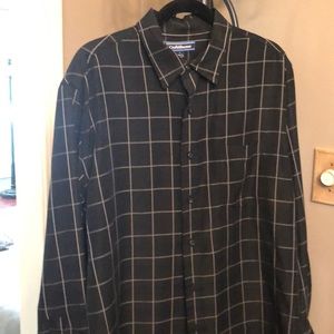 Men’s Croft and Barrow Black plaid shirt